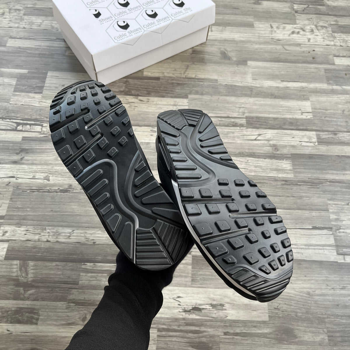 CUBICS Max Air 90 Trainers - Black