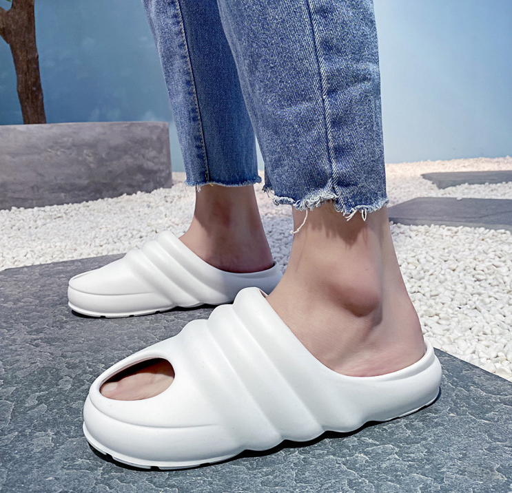 CUBICS Snail Cutout Foam Slides - White
